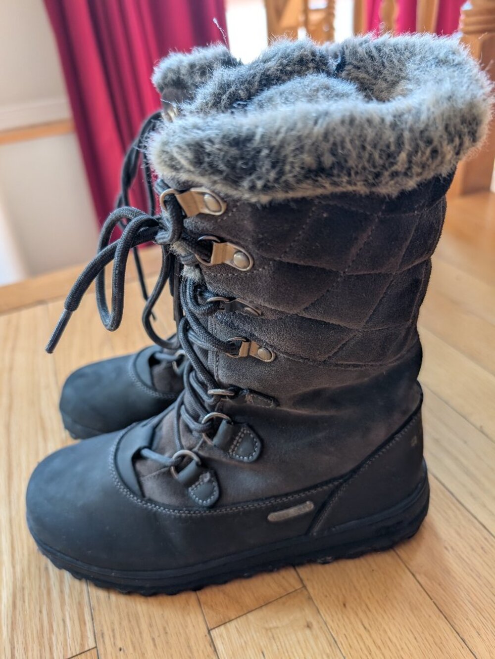 Women’s size 7 Winter Boots – Very Warm (–30°C) – Great Condition